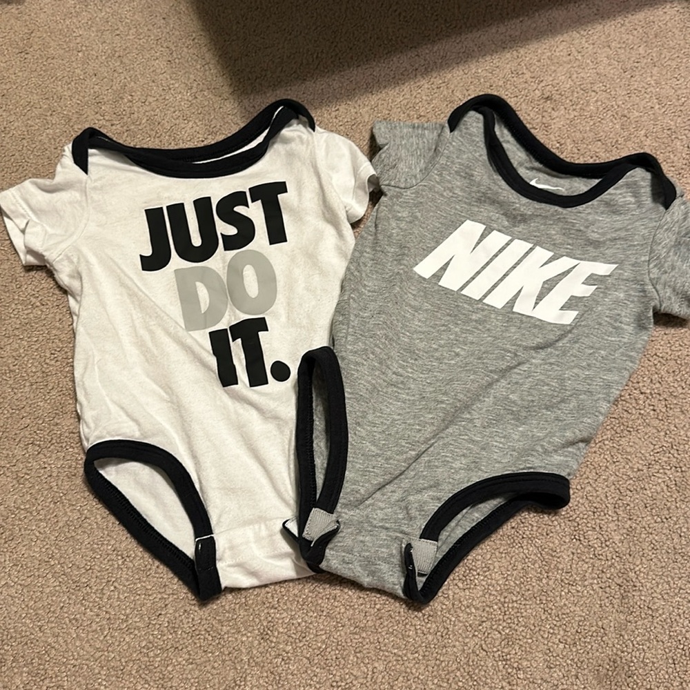 Nike Boys Infant onesies size 6m